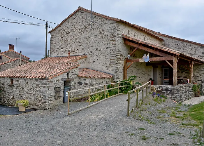 Hotel La Halte Du Pelerin D'hotes Thorigny (Vendee)
